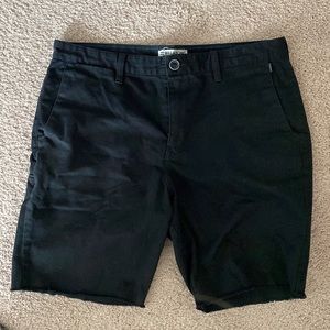 Mens black billabong shorts, size 34, great condition